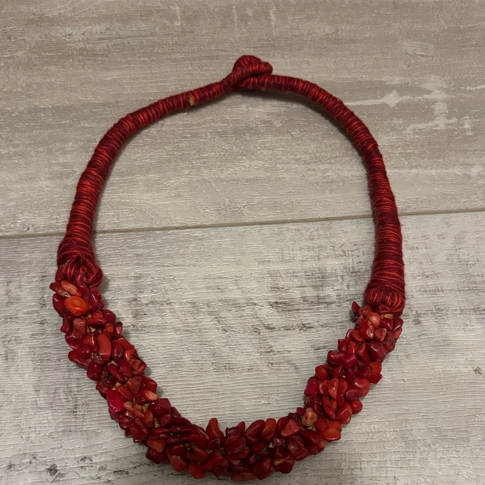 Elegant Red Beaded Necklace - Picture 1 of 2